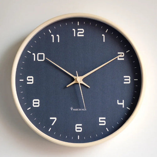 Horloge murale design en bois massif