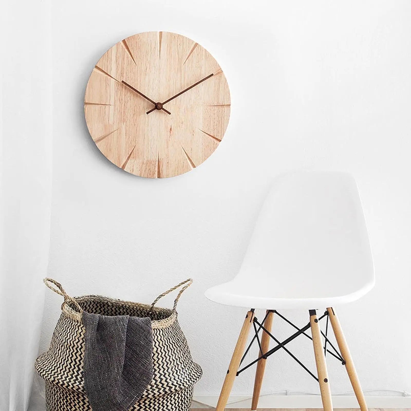 Horloge Murale Silencieuse en Bois Sculpté